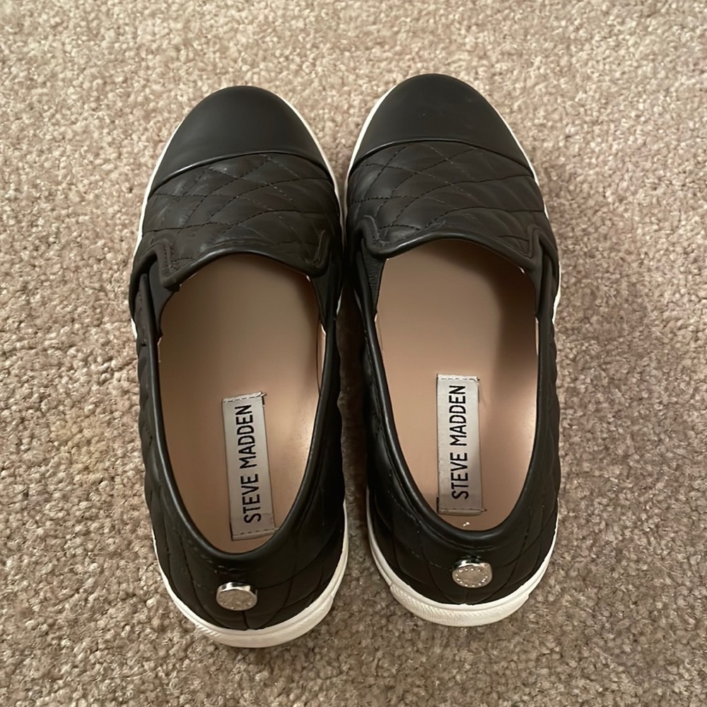 Steve Madden flats for girl - size 4.5.